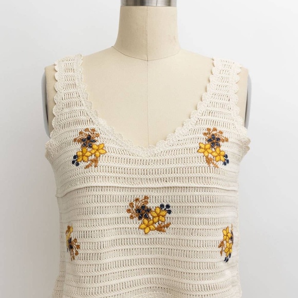 NWOT SERENE BLOOMS CROCHET STYLE TOP: NATURAL, M/L - Picture 2 of 6